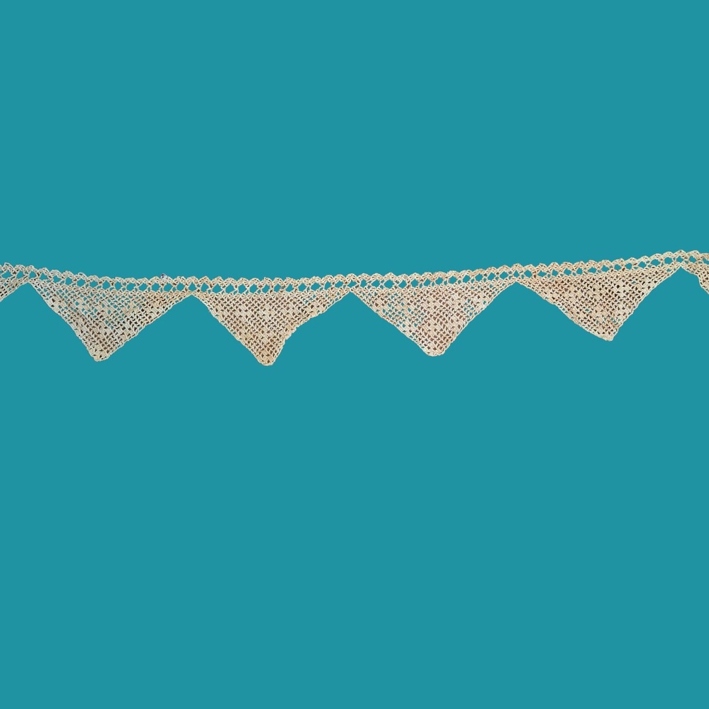 Vintage Hand Crochet Lace Trim Cream Triangular Scalloped Edging 40 Inch DIY